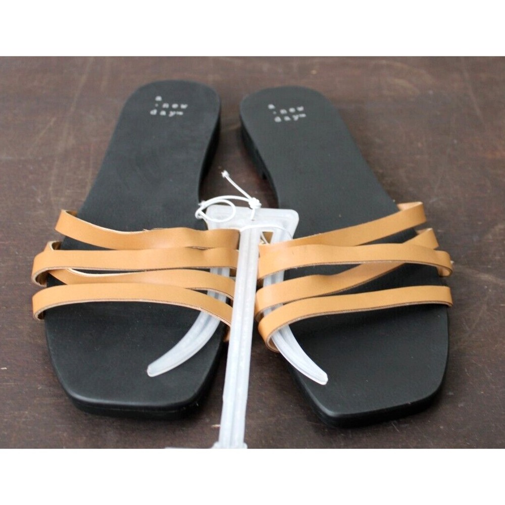A New Day Womens Tan Strappy Flat Sandals Size 8